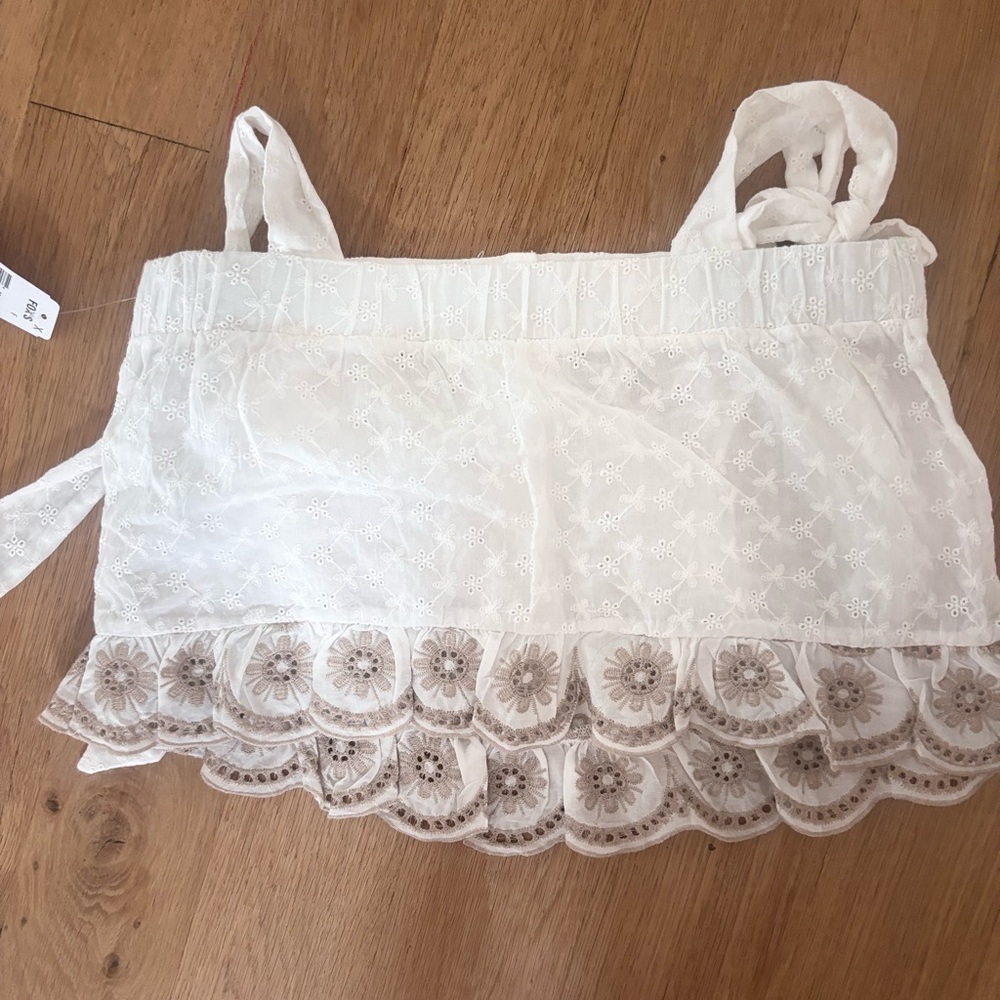 ILLA ILLA White Floral Lace skirt. NWT - Picture 2 of 4